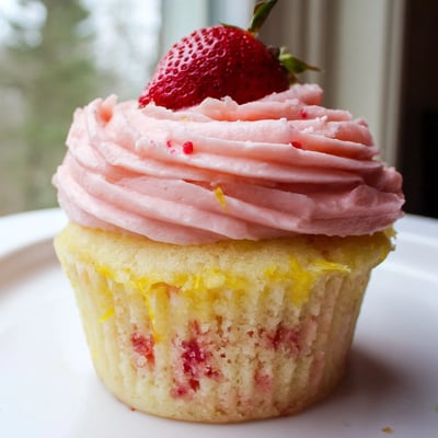 Strawberry Lemonade Cupcakes